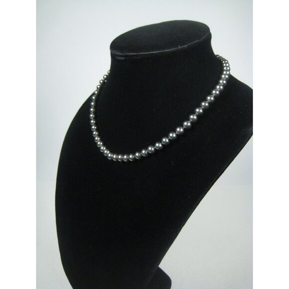 Vintage Gray Imitation Pearl Necklace Goldtone Fish Clasp 18 inch Collar - Picture 7 of 9